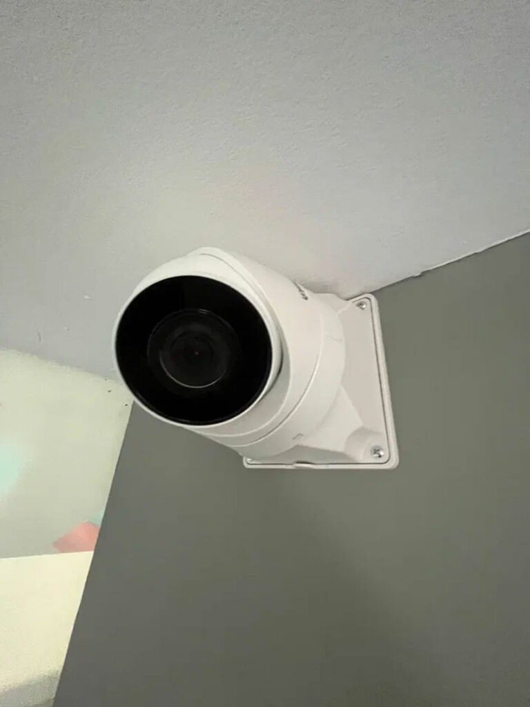 Быстрая и массовая установка камер наблюдения: обеспечение безопасности в магазинах
